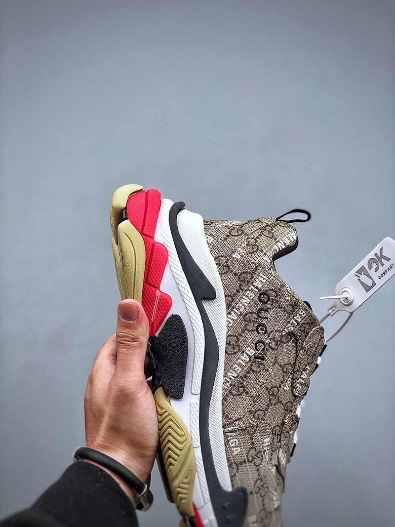 ☆超人気☆グッチ バレンシアガ 偽物 ザ ハッカー プロジェクト Triple S スニーカー 677192ULZ109795最高級